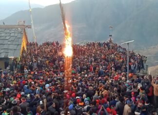 बड़कोटःपौराणीक देवलांग पर्व पर उमड़ा आस्था का सैलाब