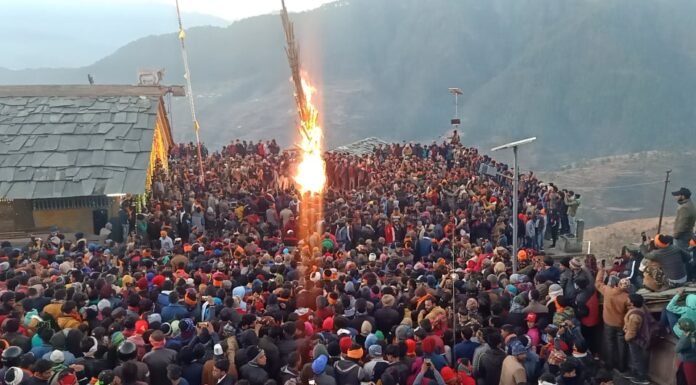 बड़कोटःपौराणीक देवलांग पर्व पर उमड़ा आस्था का सैलाब