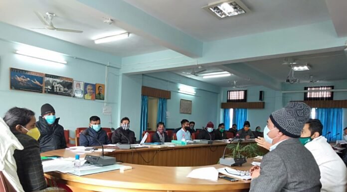 टिहरी में कोविड-19 वैक्सीनेशन की तैयारियों को लेकर डीएम इवा आशीष की ने ली विशेष बैठक