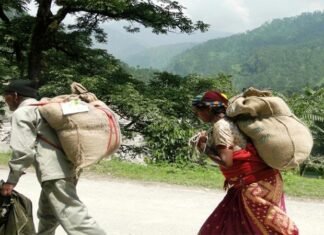 पहाड़ के वजूद को बचाने में सर्वस्व निछावर करता नेपाली बहादुर