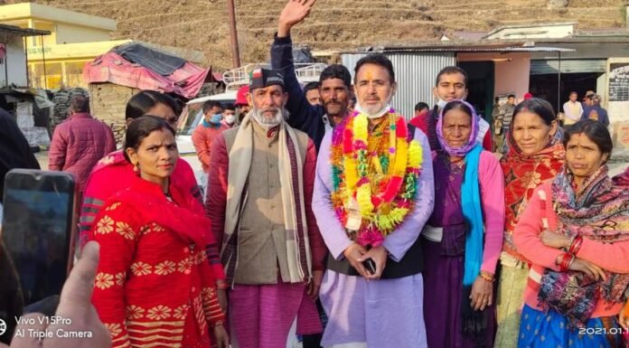 यूकेडी में शामिल होने के बाद श्रीनगर विधानसभा के भ्रमण पर निकले मोहन काला,ग्रामीणों ने कहा अब की बार यूकेडी की सरकार