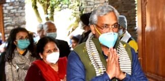 कोरोना को मात देकर उत्तराखंड पहुंचे मुख्यमंत्री त्रिवेंद्र सिंह रावत,कार्यकर्ताओं ने किया जोरदार स्वागत