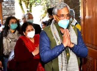 कोरोना को मात देकर उत्तराखंड पहुंचे मुख्यमंत्री त्रिवेंद्र सिंह रावत,कार्यकर्ताओं ने किया जोरदार स्वागत