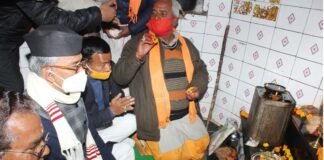 मुख्यमंत्री त्रिवेंद रावत ने चितई गोलू देवता मन्दिर में पूजाअर्चना,पौड़ी आते समय चौखुटिया में प्रस्तावित हवाई पट्टी का किया हवाई निरीक्षण