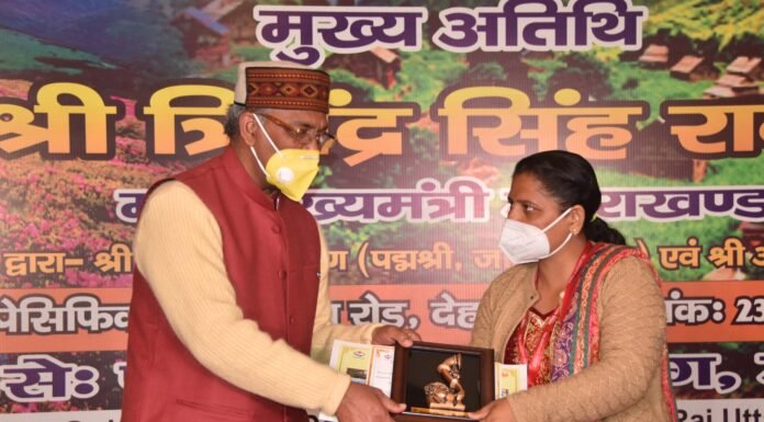 मुख्यमंत्री त्रिवेन्द्र सिंह रावत ने प्रदेश में प्रशिक्षण एवं अध्ययन भ्रमण पर आये जम्मू कश्मीर के निर्वाचित पंचायत प्रतिनिधियों का किया स्वागत