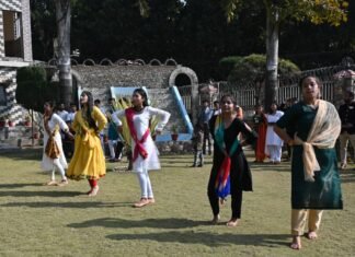 72वें गणतंत्र दिवस पर ‘देव भूमि ग्रुप ऑफ इंस्टीट्यूशंस’ के छात्र-छात्राओं ने बिखेरे देशभक्ति के रंग