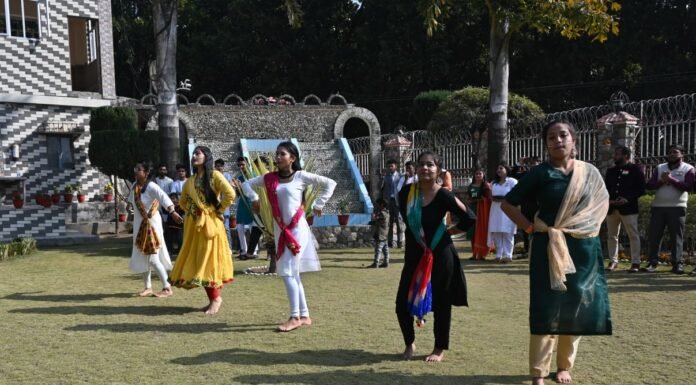 72वें गणतंत्र दिवस पर ‘देव भूमि ग्रुप ऑफ इंस्टीट्यूशंस’ के छात्र-छात्राओं ने बिखेरे देशभक्ति के रंग