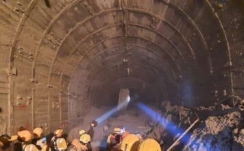 चमोली आपदा प्रभावित क्षेत्रों में राहत एवं बचाव कार्य को लेकर गढ़वाल मंडल आयुक्त ने की बैठक,अभी तक 56 शव एवं 22 मानव अंग बरामद