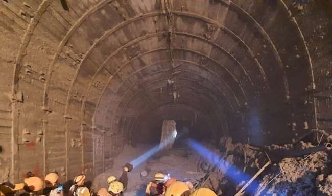 चमोली आपदा प्रभावित क्षेत्रों में राहत एवं बचाव कार्य को लेकर गढ़वाल मंडल आयुक्त ने की बैठक,अभी तक 56 शव एवं 22 मानव अंग बरामद