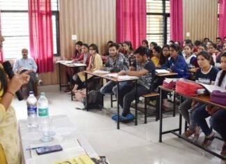 गोपेश्वर में प्रतिभाशाली और निर्धन बच्चों को प्रतियोगी परिक्षाओं की तैयारी करा रही है जिलाधिकारी स्वाति भदौरिया,मुख्यमंत्री ने दी बधाई