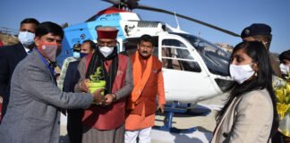 विश्व प्रसिद्ध कैंची धाम और रानीखेत में हेडाखान भोले बाबा जी के दर्शन कर विधानसभा के बजट सत्र के लिए ग्रीष्मकालीन राजधानी गैरसैण पहुंचे सीएम रावत