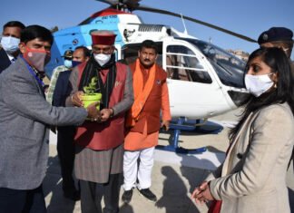 विश्व प्रसिद्ध कैंची धाम और रानीखेत में हेडाखान भोले बाबा जी के दर्शन कर विधानसभा के बजट सत्र के लिए ग्रीष्मकालीन राजधानी गैरसैण पहुंचे सीएम रावत