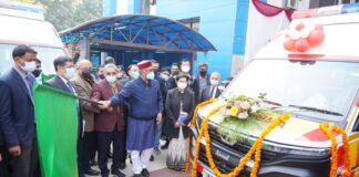उत्तराखंड में स्वास्थ्य सेवाएं होंगी और बेहतर मुख्यमंत्री ने गांधी शताब्दि चिकित्सालय में 132 नई एम्बुलेंस का फ्लैग ऑफ किया