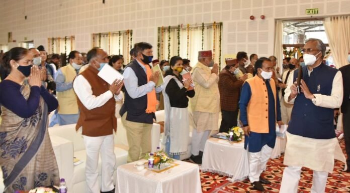 उत्तराखंड में नियुक्त दायित्व धारियों से सीएम रावत ने की भेंट,कहा जन समस्याओं के समाधान के साथ ही जन कल्याणकारी योजनाओं के क्रियान्वयन में बनें सहयोगी