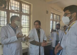 देव भूमि ग्रुप ऑफ इंस्टिट्यूट के छात्र-छात्राओं ने लैब भ्रमण में जाना कीटनाशकों की गुणवत्ता और प्रबंधन