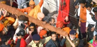 माघ पूर्णिमा स्नान के साथ कुंभ मेले का आगाज,पंचायती अखाड़ा निरंजनी और आनंद अखाड़े की मेले की पहली धर्म ध्वजा की स्थापना