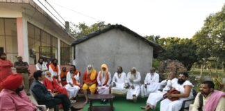 मेलाधिकारी दीपक रावत पहुंचे श्री पंच निर्मोही अनि अखाड़ा,साधु-संतों से कहा,कुंभ में मिलेगी हर सुविधा