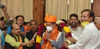 मुख्यमंत्री बनने के बाद पहली बार दिल्ली पहुंचे तीरथ सिंह रावत,पहाड़वासियों ने किया भव्य स्वागत