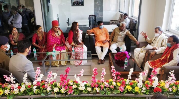 हरिद्वार पहुंचे मुख्यमंत्री रावत,कहा कुम्भ के आगामी शाही स्नानों को सकुशल सम्पन्न कराना हम सभी की जिम्मेदारी