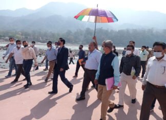 मुख्य सचिव ओम प्रकाश ने स्वर्गाश्रम और ऋषिकेश,लक्ष्मणझूला में कुम्भ मेले की तैयारी का लिया जायजा