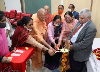 अंतर्राष्ट्रीय महिला दिवस की पूर्व संध्या पर ऋषिकेश एम्स में आयोजित ‘चुप्पी तोड़ो,स्त्रीत्व से नाता जोड़ो’ कार्यक्रम में शामिल हुईं राज्यपाल बेबी रानी मौर्य एवं माताश्री मंगला जी