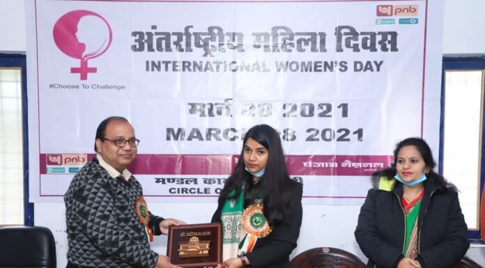 चमोली आपदा पीड़ितों की मदद के लिए पंजाब नेशनल बैंक जोशीमठ ने बढ़ाएं हाथ