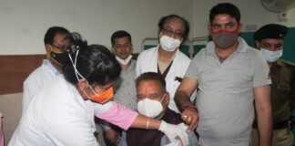 सैनिक कल्याण मंत्री गणेश जोशी ने लगवाई कोरोना वैक्सीन