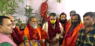 कैबिनेट मंत्री गणेश जोशी पहुंचे हरिद्वार,बाबा रामदेव,आचार्य बालकिशन और कई साधु संतों से मिले