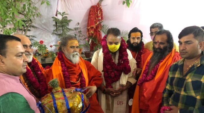 कैबिनेट मंत्री गणेश जोशी पहुंचे हरिद्वार,बाबा रामदेव,आचार्य बालकिशन और कई साधु संतों से मिले