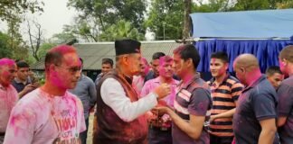 कैबिनेट मंत्री गणेश जोशी ने छावनी क्षेत्र में 12 गढ़वाल राइफल्स के जवानों के साथ मनाई होली