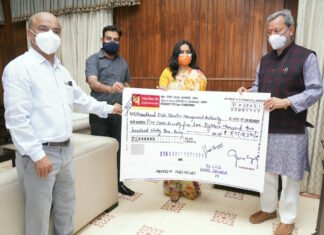 उत्तराखंड में कोविड एवं अन्य प्राकृतिक आपदाओं से लड़ने के लिए,ऊर्जा निगमों ने मुख्यमंत्री को सौंपा 76,491,752 रुपए का चेक