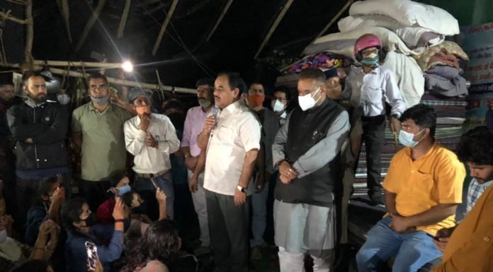 सैनिक कल्याण मंत्री गणेश जोशी और वन मंत्री हरक सिंह रावत के आश्वासन के बाद उपनल कर्मचारियों के वापस ली हड़ताल