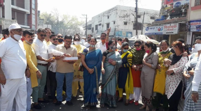 लालढांग-चिलरखाल मोटर मार्ग के निर्माण को स्वीकृति मिलने पर कोटद्वार वासियों ने जताई खुशी,डॉ.हरक सिंह रावत का व्यक्त किया आभार