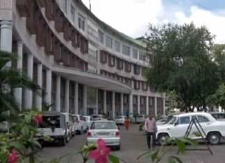 उत्तराखंड में हो गया प्रशासनिक फेरबदल,24 आईएएस 4 पीसीएस और 2 सचिवालय संवर्ग अफसरों के तबादले