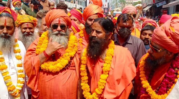 श्री पंचायती उदासीन बड़ा अखाड़ा की दिव्य-भव्य पेशवाई में बिखरा आस्था और सौहार्द का रंग