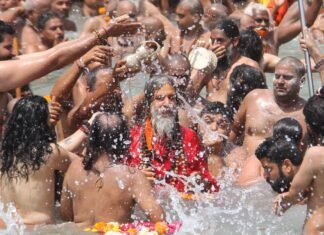 हरिद्वार कुंभ में मेष संक्रांति,बैसाखी के मुख्य शाही स्नान में लाखों ने लगाई आस्था की डुबकी