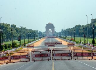 क्या फिर से पूर्ण लॉकडाउन की तरफ बढ़ रहा है देश !