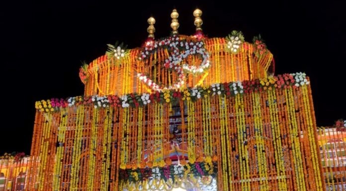 वेदऋचाओं के उद्घोष के साथ ब्रह्ममुहुर्त में खुले विश्व प्रसिद्ध श्री बद्रीनाथ धाम के कपाट