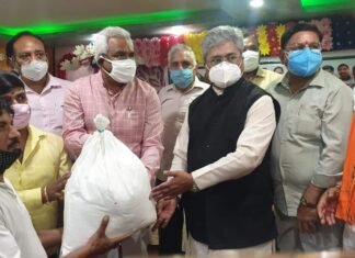 प्रधानमंत्री नरेन्द्र मोदी सरकार के कार्यकाल को सात साल पूर्ण होने पर भाजपा कार्यकर्ताओं ने गांव-गाँव पहुँचकर किए सेवा कार्य