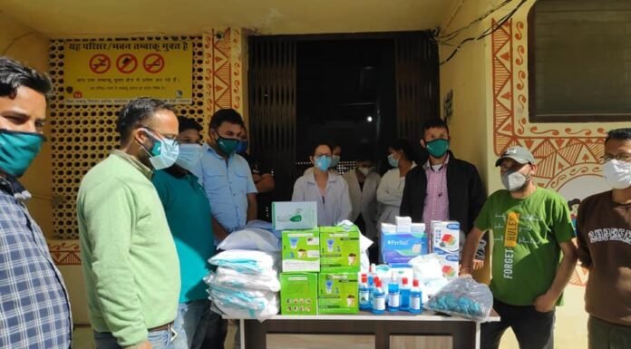 ‘अहर्निशं सेवामहे’ के संकल्प के साथ पौड़ी जनपद के चौबट्टाखाल विधानसभा के स्वास्थ्य केंद्रों,पुलिस थानों और ग्राम प्रधानों के माध्यम से जन सेवा के लिए गांव-गांव पहुंच रही है हंस फाउंडेशन की जीवन रक्षक कीट