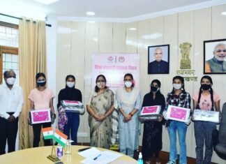 उत्तराखंड में आंगनबाड़ी केंद्रों पर अब 1 रूपये में मिलेगा सैनेटरी पैड,राज्यपाल बेबी रानी मौर्य ने किया ‘मासिक धर्म स्वच्छता दिवस’ कार्यक्रम का शुभारम्भ