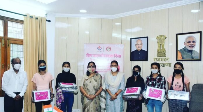 उत्तराखंड में आंगनबाड़ी केंद्रों पर अब 1 रूपये में मिलेगा सैनेटरी पैड,राज्यपाल बेबी रानी मौर्य ने किया ‘मासिक धर्म स्वच्छता दिवस’ कार्यक्रम का शुभारम्भ
