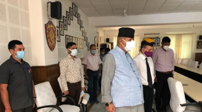 सैनिक कल्याण मंत्री गणेश जोशी ने जिला सैनिक कल्याण अधिकारी कर्नल (सेनि) डी0के0 कौशिक को दी श्रद्धांजलि