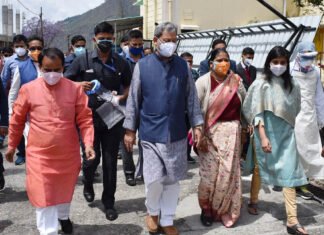 उत्तराखंड के गांवों में तेजी से पैर पसारने लगा है कोरोना,सीएम तीरथ रावत व्यवस्थाओं का निरीक्षण करने पहुंचे जिला अस्पताल गोपेश्वर