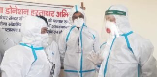 टिहरी में 450 बेड के कोविड केयर सेंटर में पीपीई किट पहन निरीक्षण करने पहुंचे सीएम तीरथ रावत,कोविड सेंटर में भर्ती मरीजों का जाना हालचाल