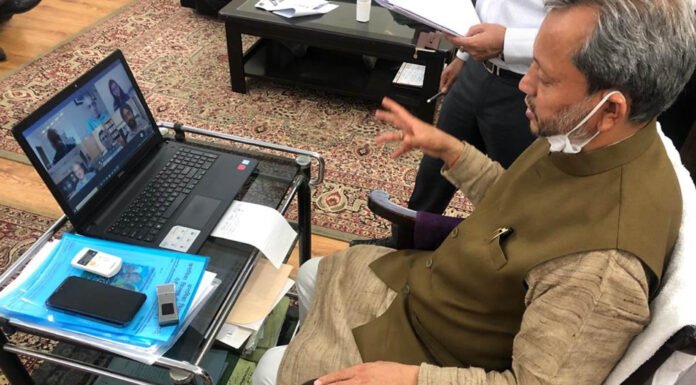 उत्तराखंड में कोविड के खिलाफ लड़ाई के लिए मुख्यमंत्री तीरथ रावत ने उद्योगपतियों से मांगा सहयोग