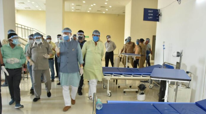 मुख्यमंत्री तीरथ रावत ने किया रायपुर स्थित कोविड केयर सेंटर और ऋषिकेश में निर्माणाधीन 500 बेड के कोविड अस्पताल का निरीक्षण