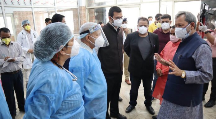 मुख्यमंत्री तीरथ रावत ने रूद्रप्रयाग और श्रीनगर में कोविड केयर सेंटर व जिला चिकित्सालय का किया निरीक्षण