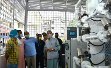 मुख्यमंत्री तीरथ रावत ने जिला चिकित्सालय बौराड़ी,नरेन्द्र नगर उप जिला चिकित्सालय में कोविड केयर सेंटर का निरीक्षण किया