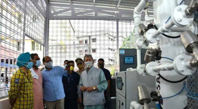 मुख्यमंत्री तीरथ रावत ने जिला चिकित्सालय बौराड़ी,नरेन्द्र नगर उप जिला चिकित्सालय में कोविड केयर सेंटर का निरीक्षण किया